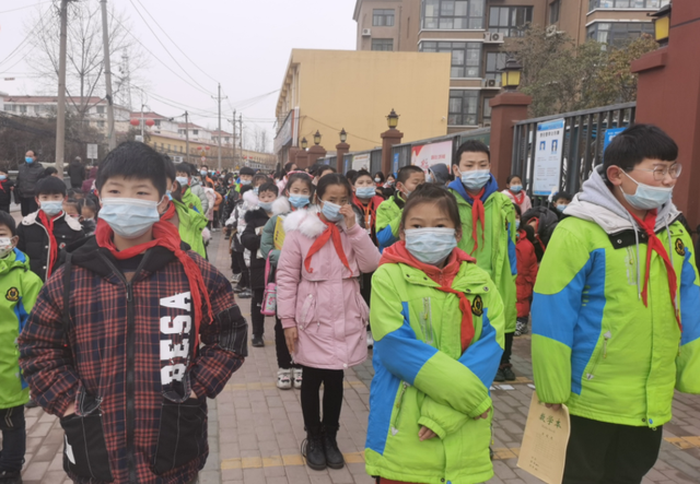 国内多所学校出现疫情】